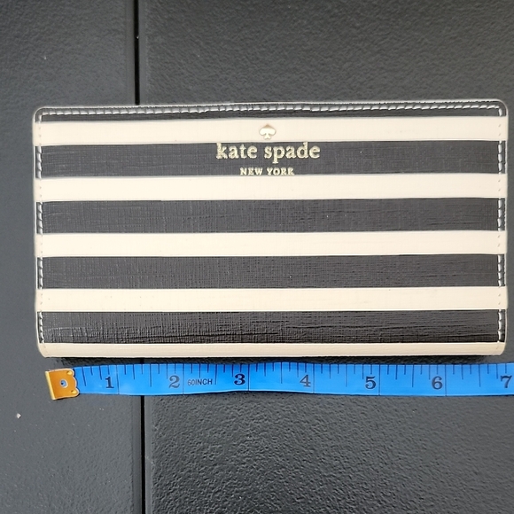 Seven (7) Purse, Wallet and Make-up Bag Bundle/Lot - Picture 11 of 15